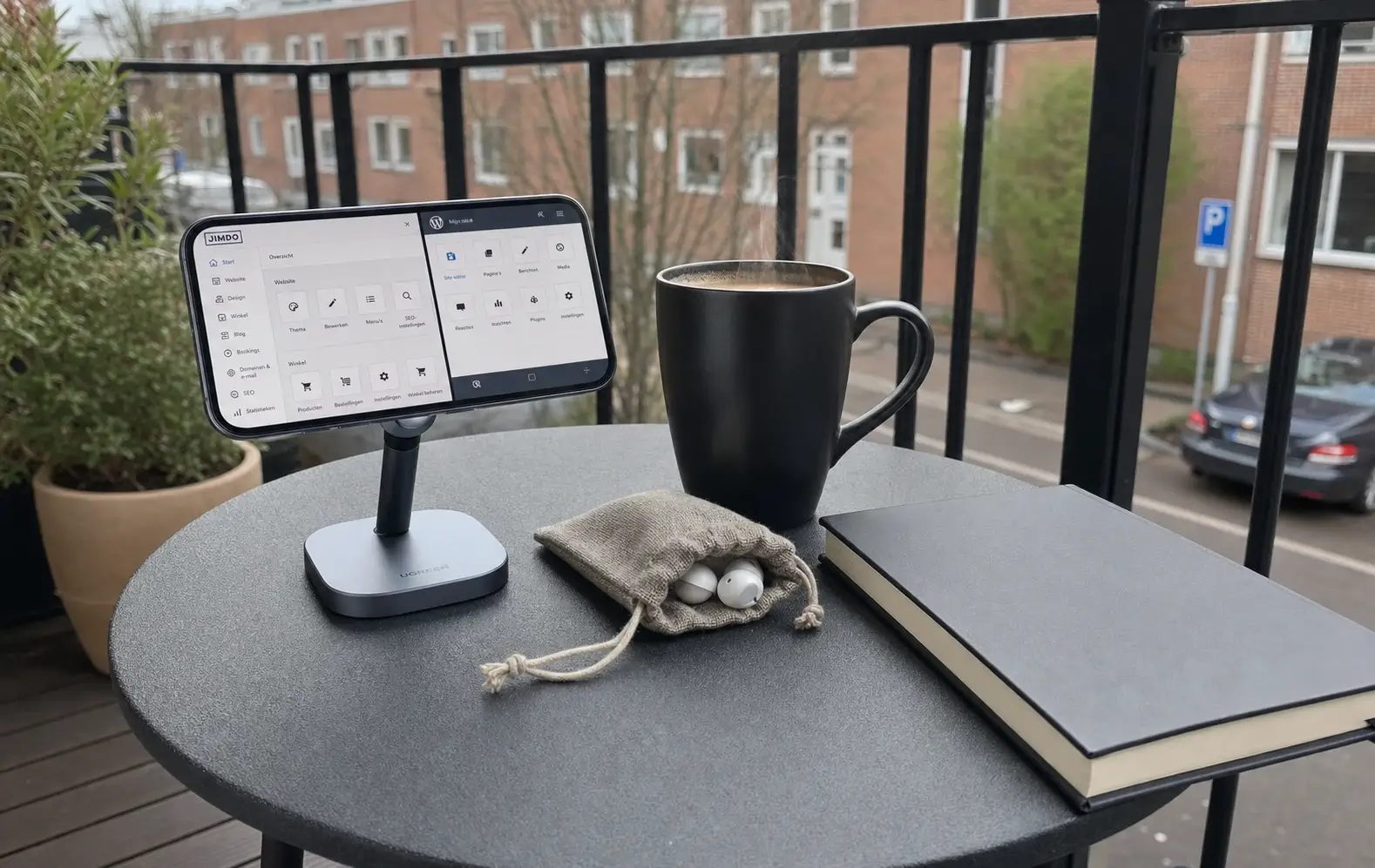 Jimdo naar WordPress overzetten: Jimdo-editor naast de WordPress-app op smartphone